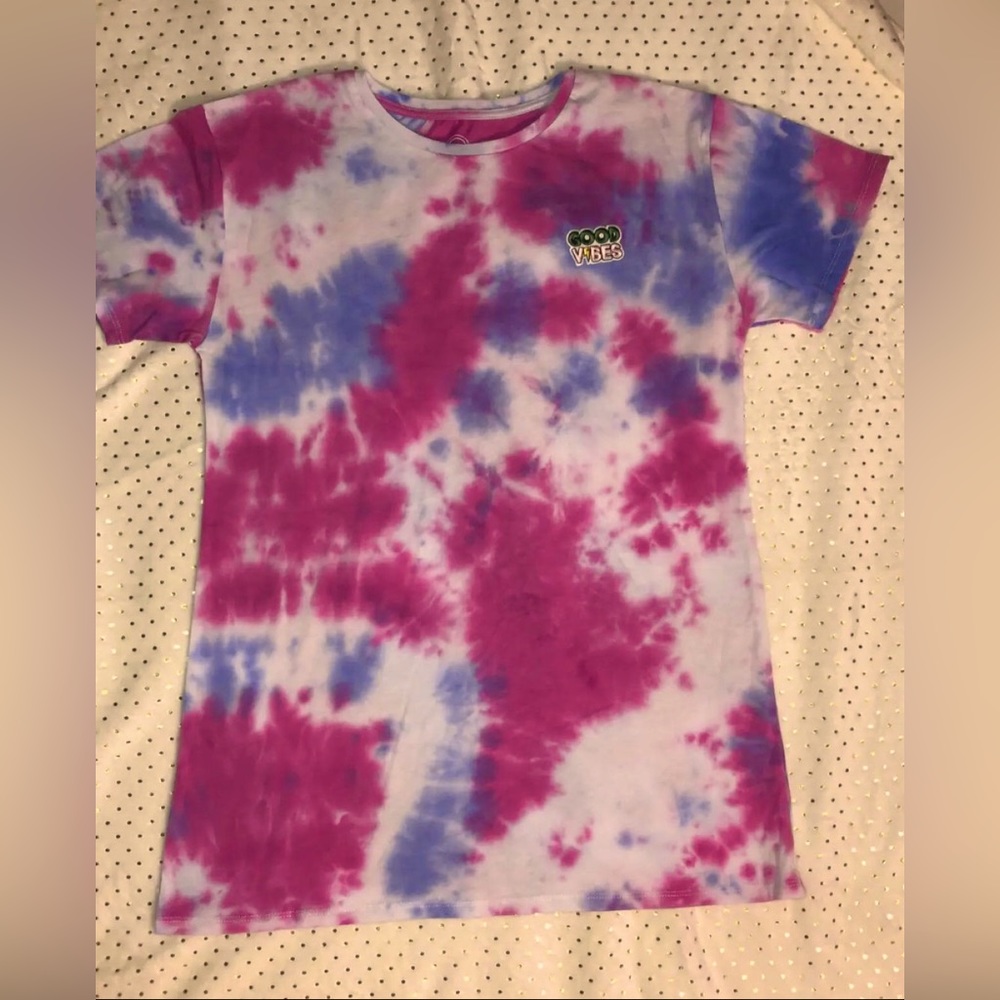 “Good Vibes” tie-dye patch shirt
